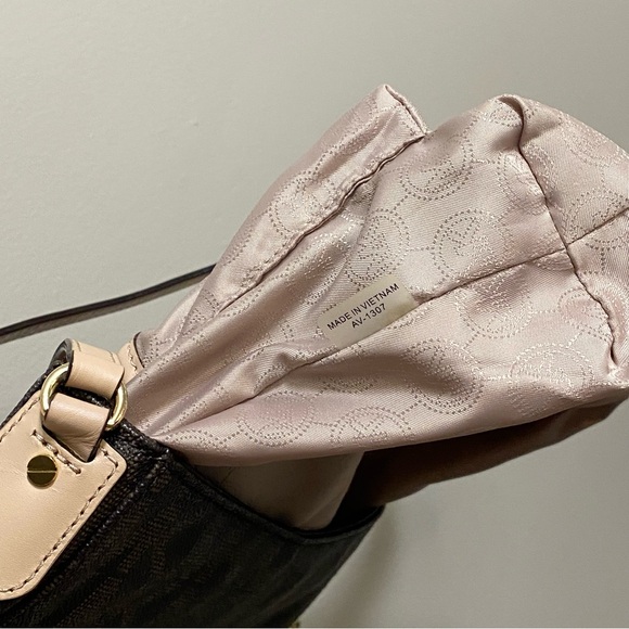 Michael Kors Jet Set Travel Messenger Bag - Picture 10 of 16